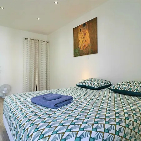 Les Ecrivains Apartment